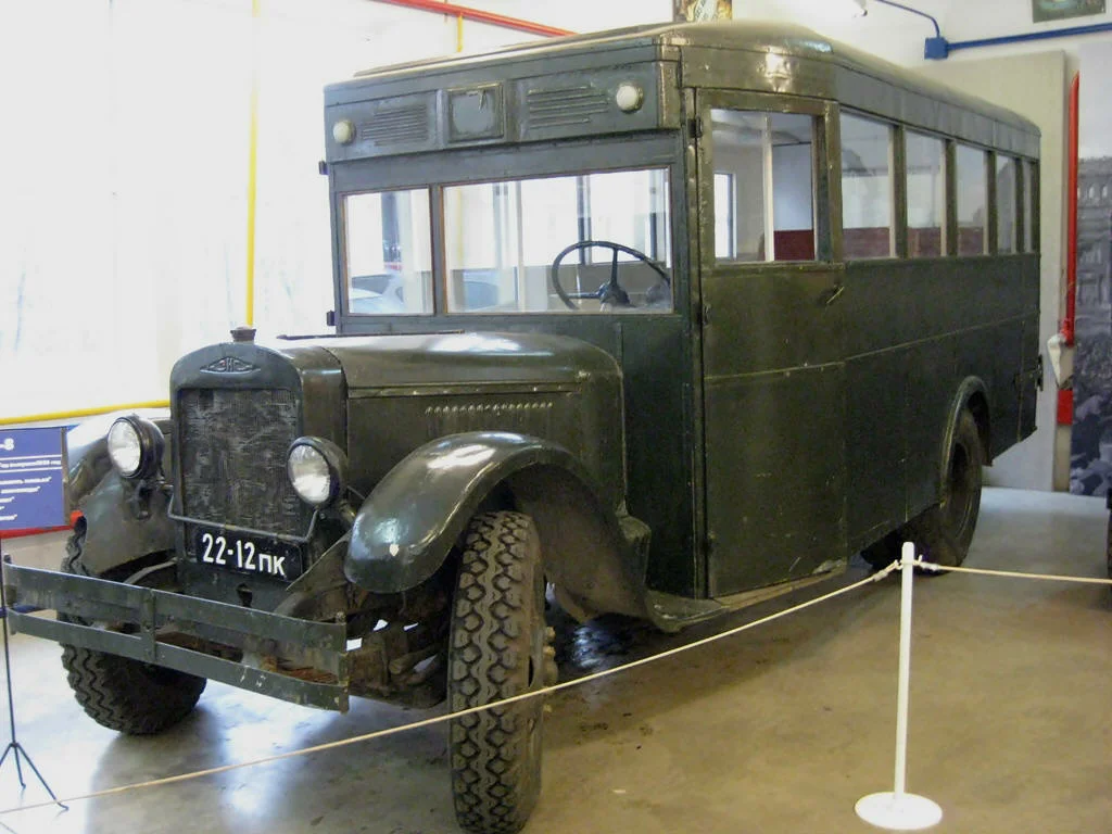 ЗИС-8 – советский городской автобус